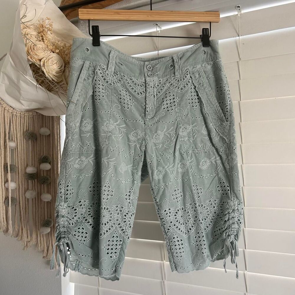 Sundance Sage Eyelet Embroidered Boho utility Bermuda Shorts Size 4